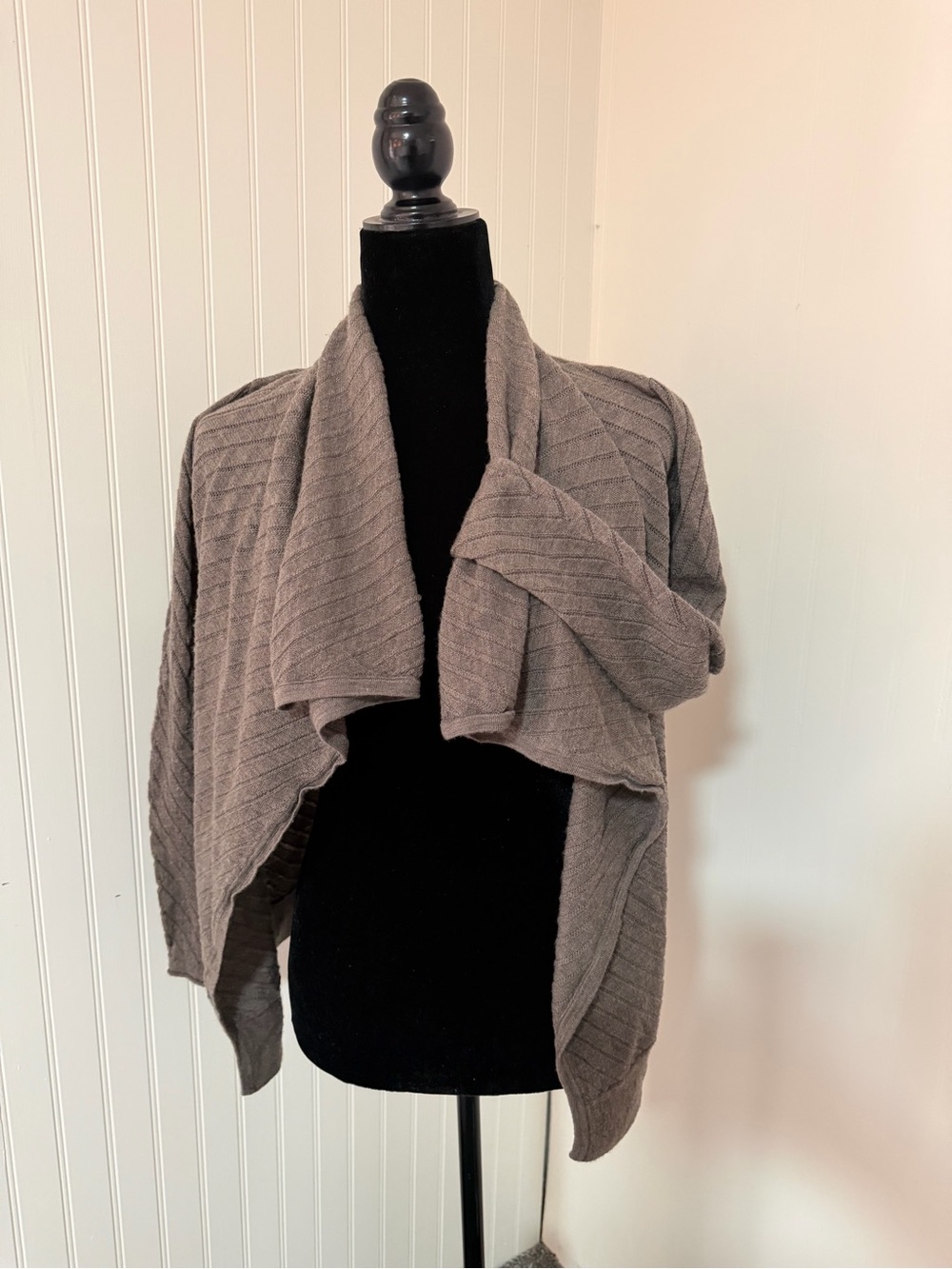 Tahari 100% Extrafine Merino Wool Open Front Draped Cardigan Sweater Taupe Small